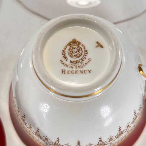 Vtg Royal Worcester Red Regency Tea Cup Saucer Set Of 2 Gold Trim England - Picture 5 of 15